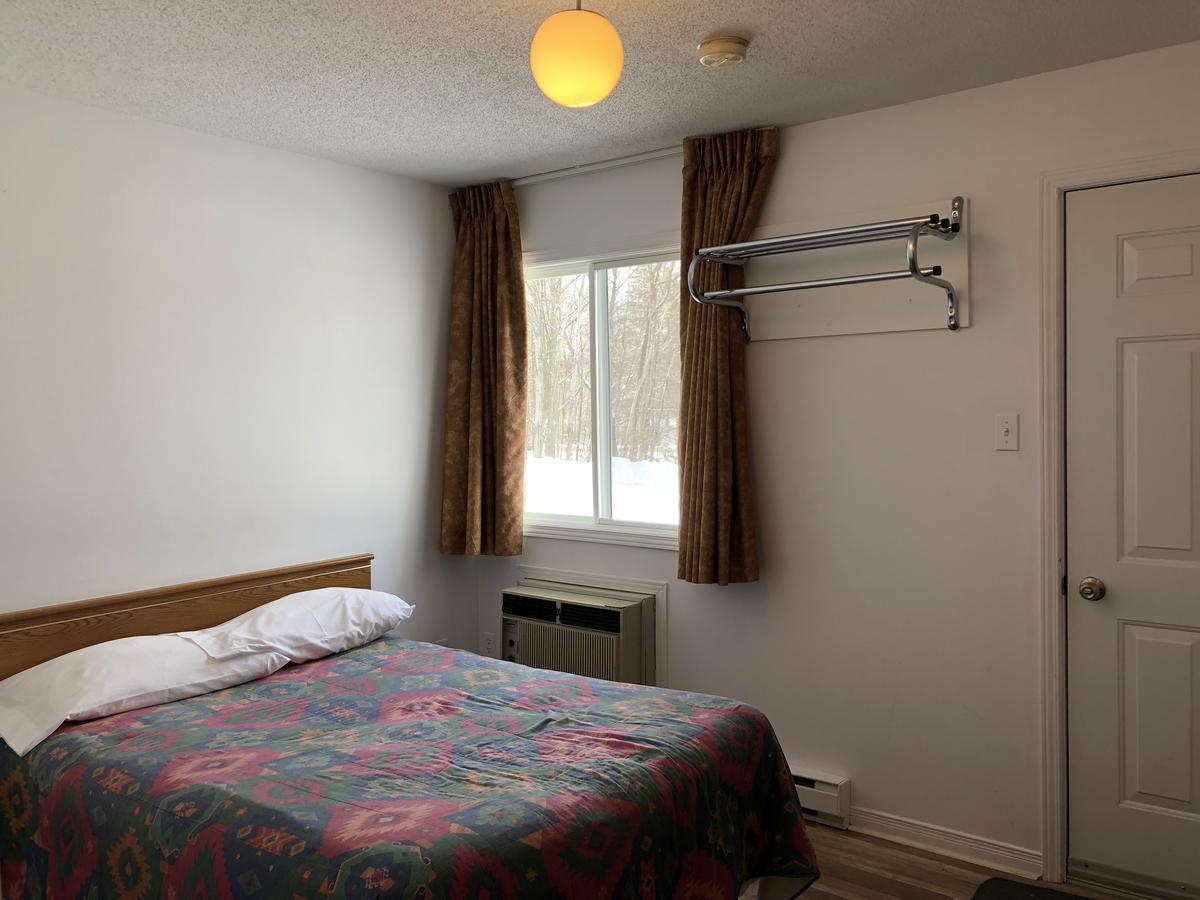 Motel Bryson Экстерьер фото